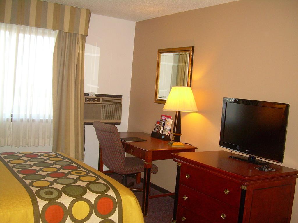 Super 8 By Wyndham Milwaukee Airport Quarto foto